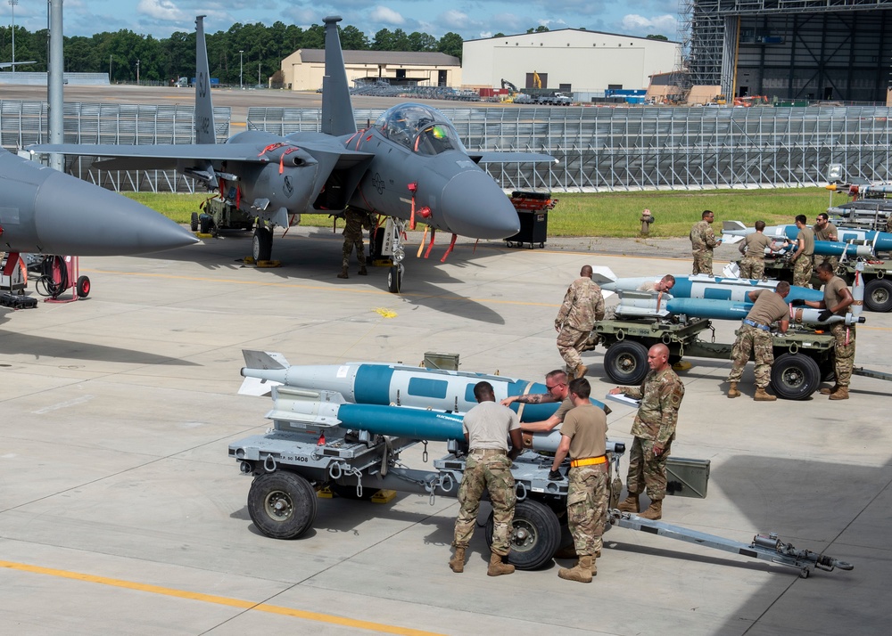 4th MXG Airmen compete in quarterly Load Crew Competition