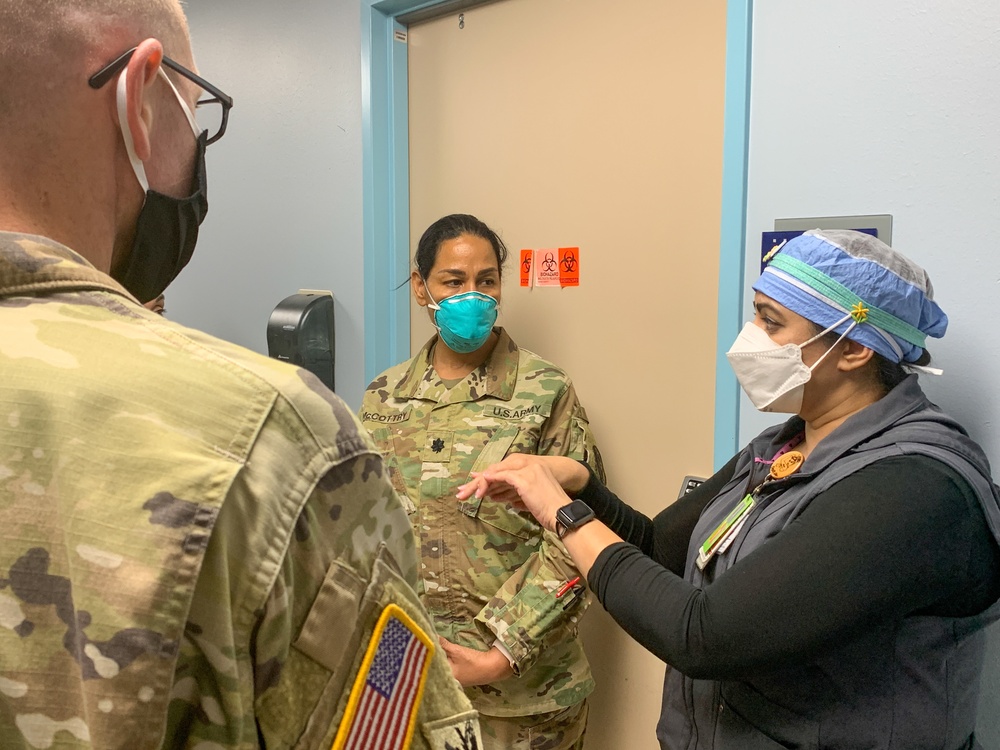 Soldiers provide support to United Memorial Medical Center in Houston