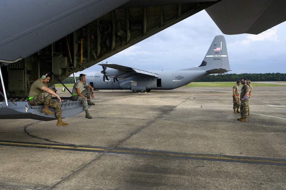 Dyess, Little Rock conduct largest formation flight in C-130J history