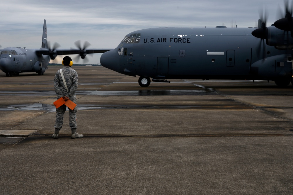 Dyess, Little Rock conduct largest formation flight in C-130J history