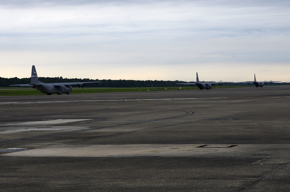 Dyess, Little Rock conduct largest formation flight in C-130J history