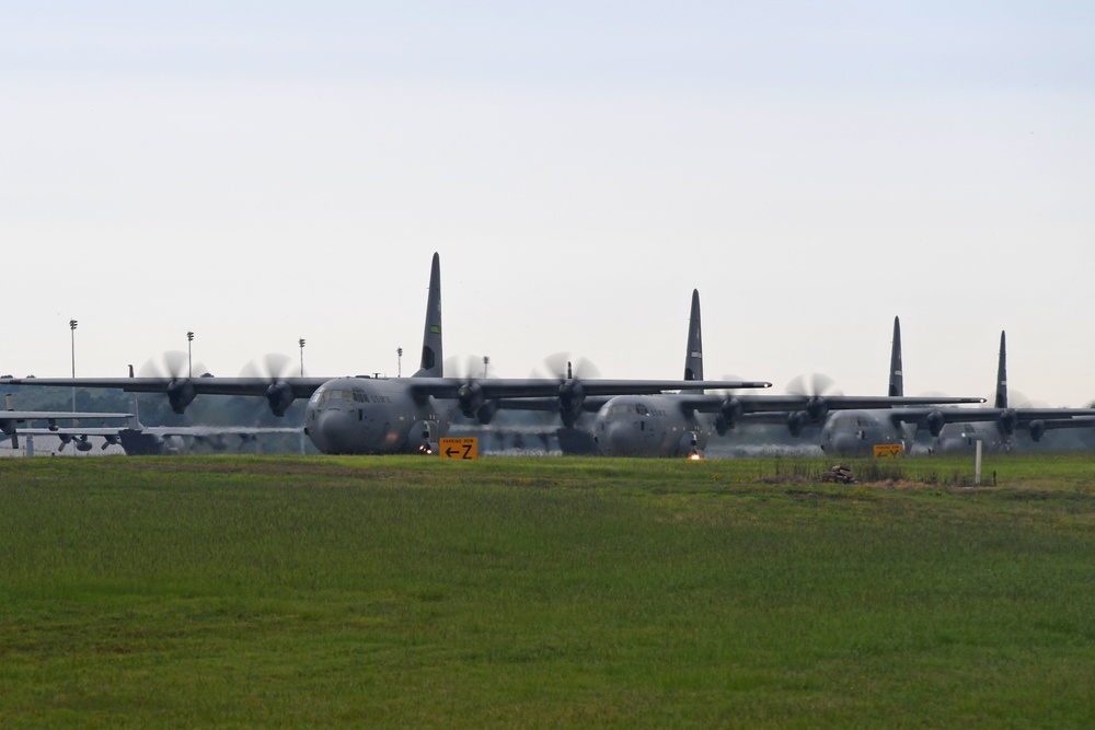 Dyess, Little Rock conduct largest formation flight in C-130J history