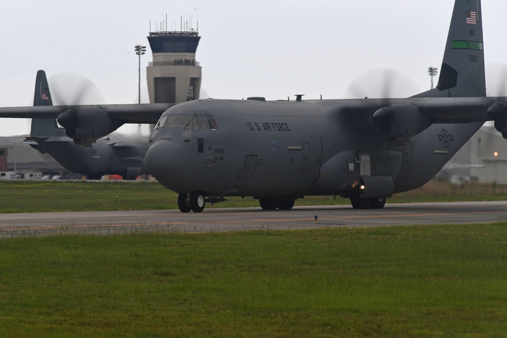 Dyess, Little Rock conduct largest formation flight in C-130J history