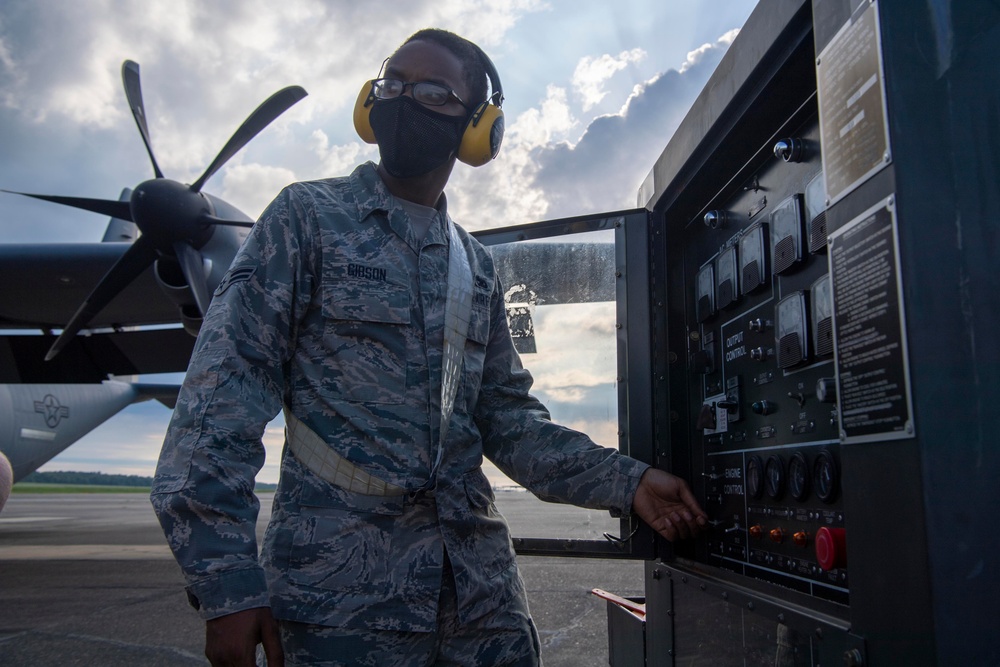 Dyess, Little Rock conduct largest formation flight in C-130J history