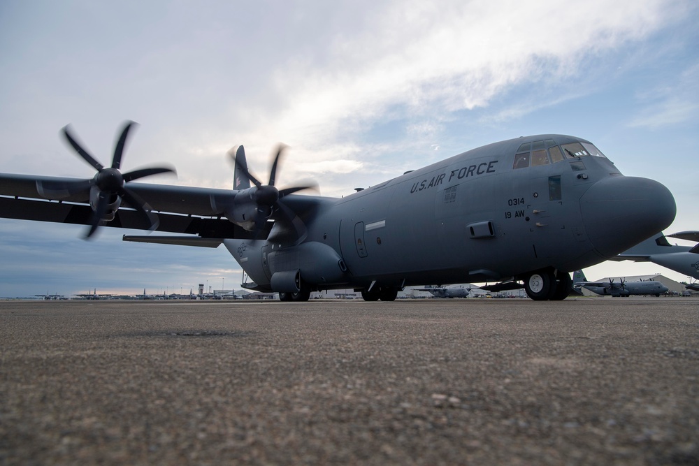 Dyess, Little Rock conduct largest formation flight in C-130J history