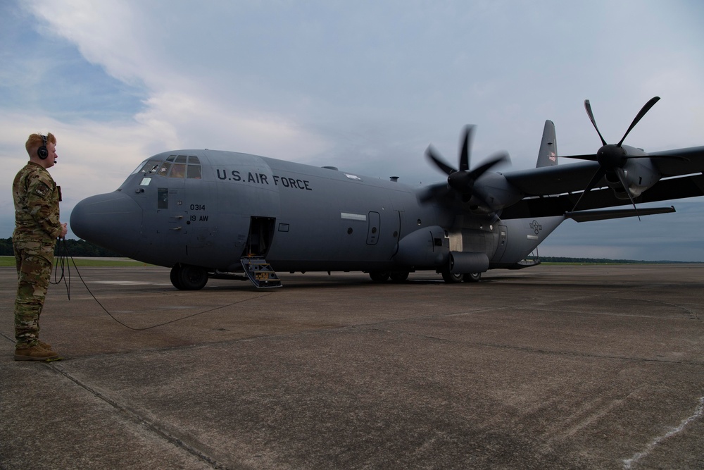 Dyess, Little Rock conduct largest formation flight in C-130J history