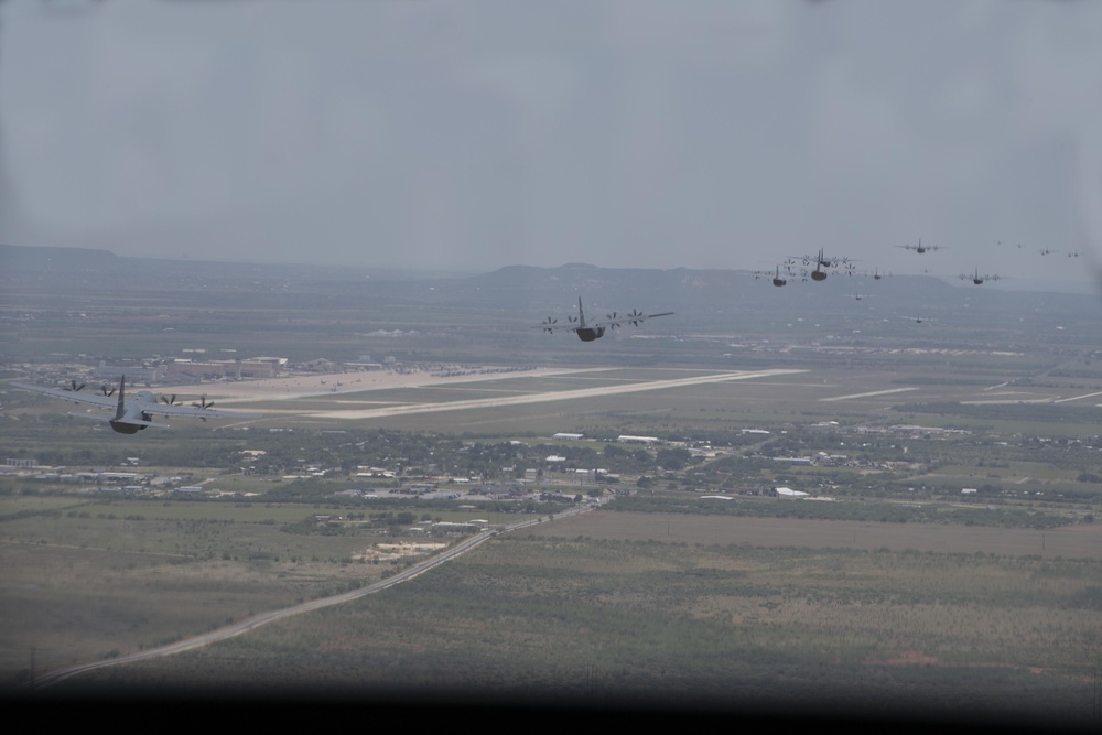 Dyess, Little Rock conduct largest formation flight in C-130J history