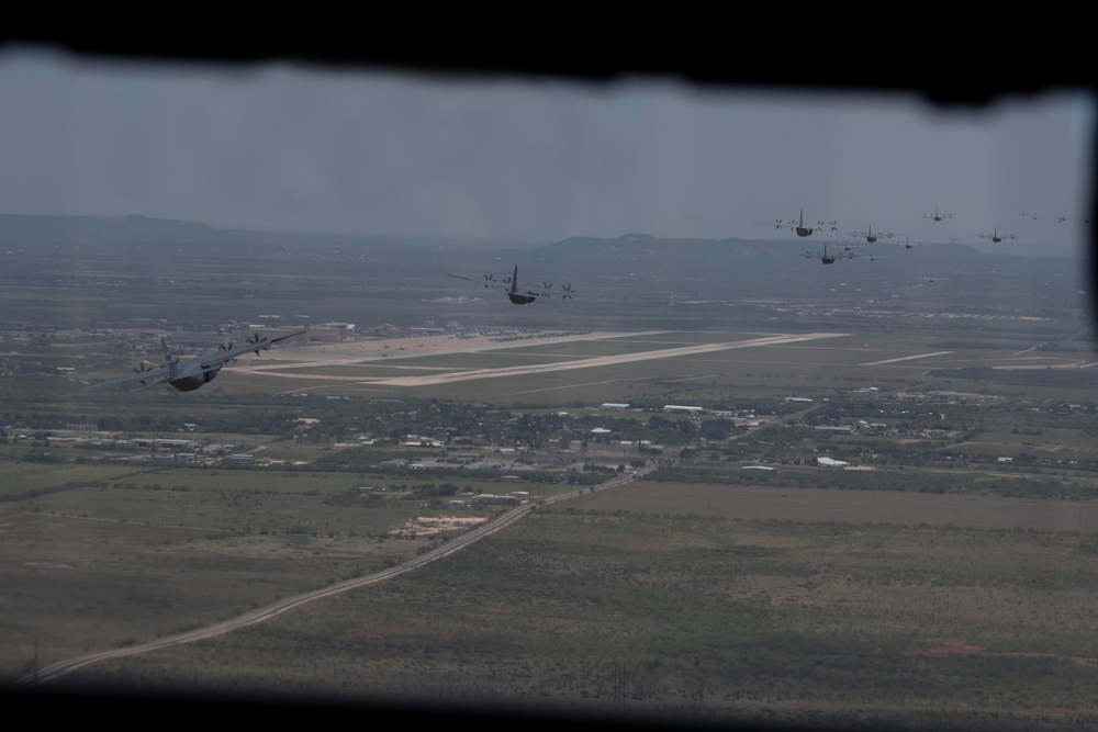 Dyess, Little Rock conduct largest formation flight in C-130J history