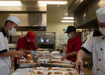 MCIPAC food services provide thousands of boxed meals for Marines on restriction of movement