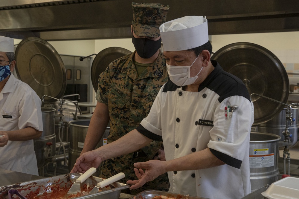 MCIPAC food services provide thousands of boxed meals for Marines on restriction of movement