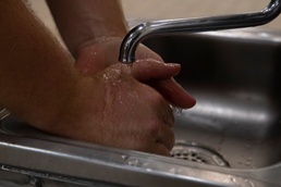 MCIPAC food services provide thousands of boxed meals for Marines on restriction of movement