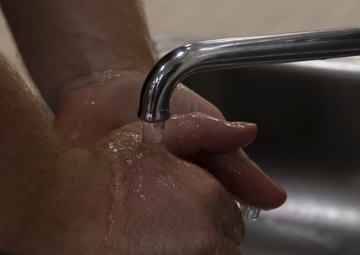 MCIPAC food services provide thousands of boxed meals for Marines on restriction of movement