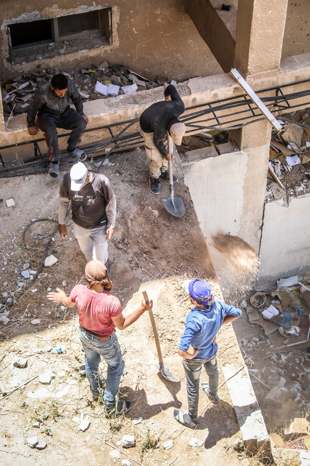 Syrian Citizens Repair Hospital