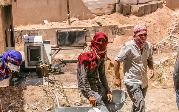 Syrian Citizens Repair Hospital