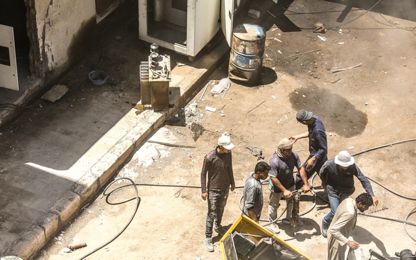 Syrian Citizens Repair Hospital