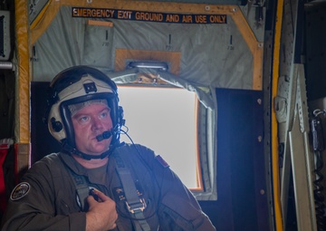 Paratroopers and Sumo-42; VMGR-152 conducts airborne operations with 1-1 SFG