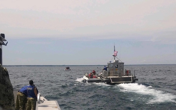 Reserve Sailors Respond to Distressed Vessel on Lake Michigan