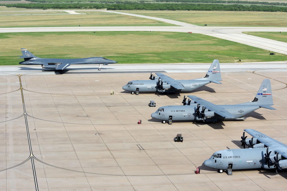 Dyess, Little Rock conduct largest formation flight in C-130J history