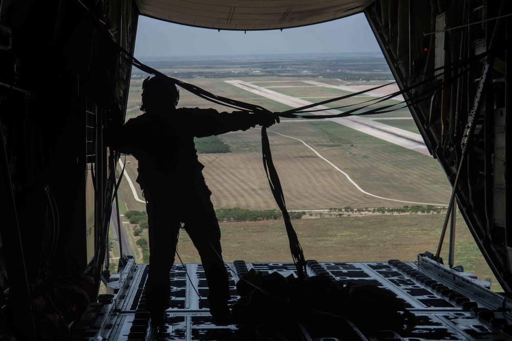 Dyess, Little Rock conduct largest formation flight in C-130J history