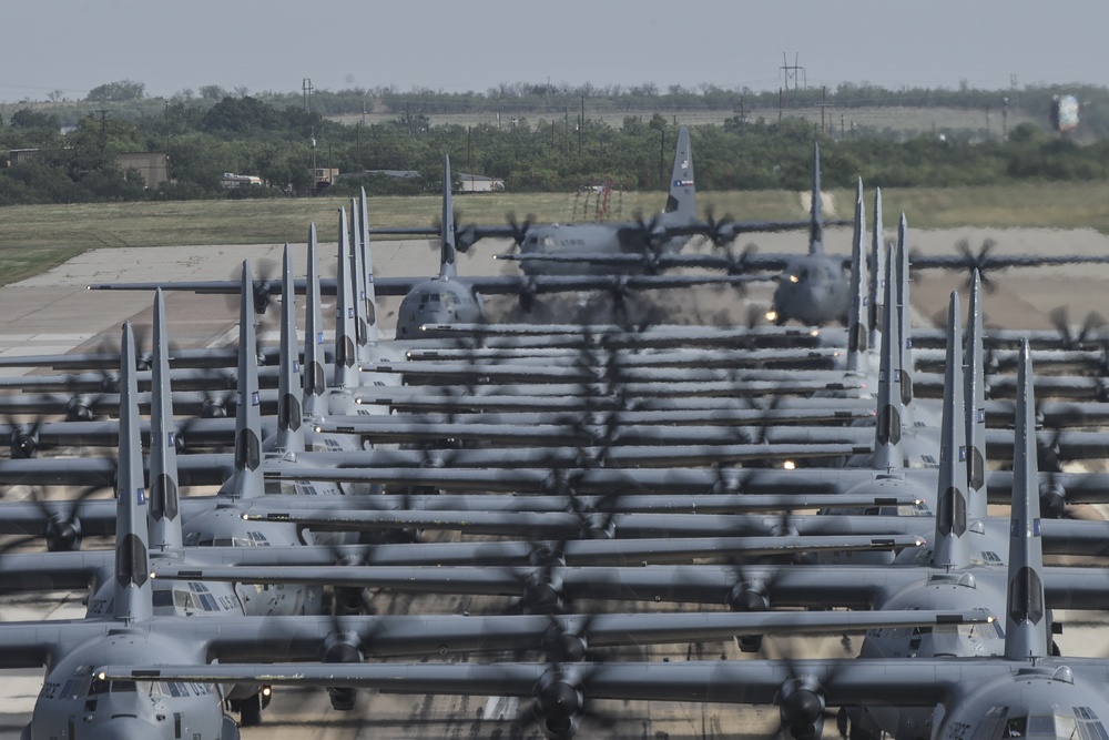 Dyess, Little Rock conduct largest formation flight in C-130J history