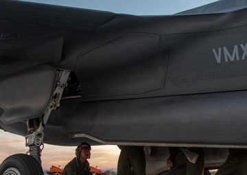 VMX-1 F-35 AIM-120 Missile shoot