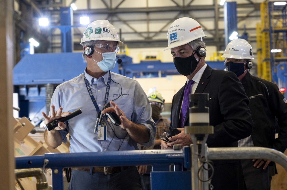 SECNAV Tours General Dynamics  Electric Boat RI