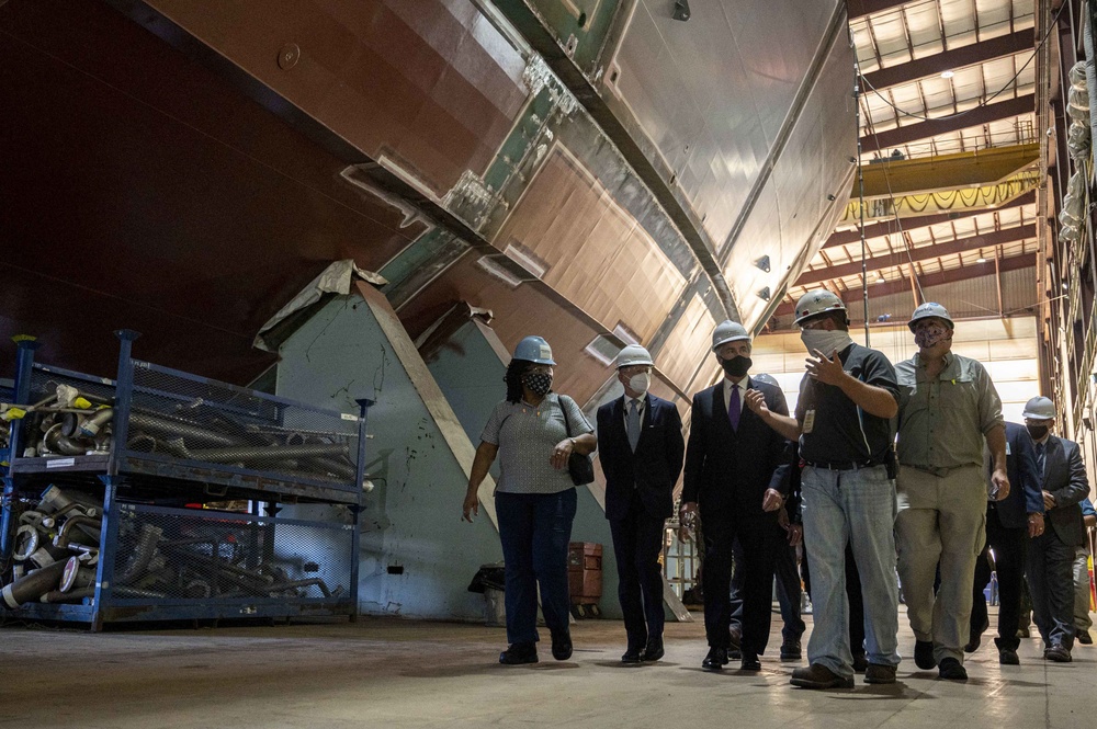 SECNAV Visits Fincantieri Marinette Marine