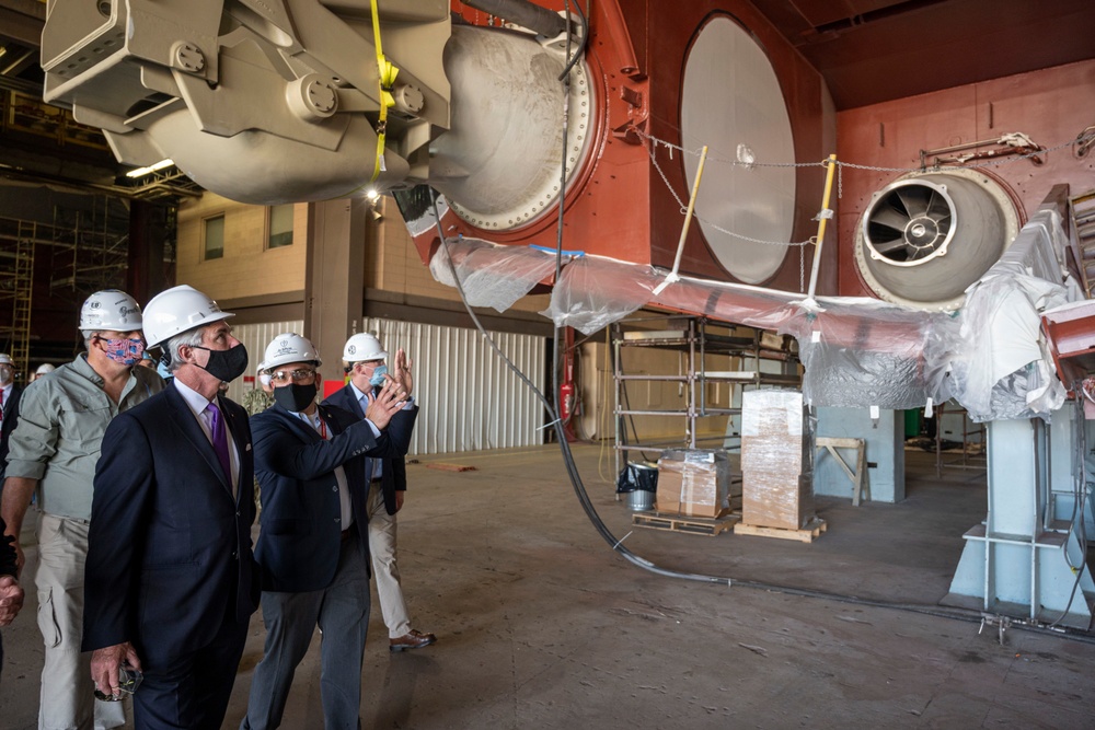 SECNAV Visits Fincantieri Marinette Marine