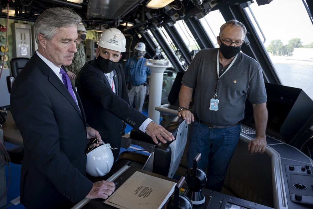 SECNAV Visits Fincantieri Marinette Marine