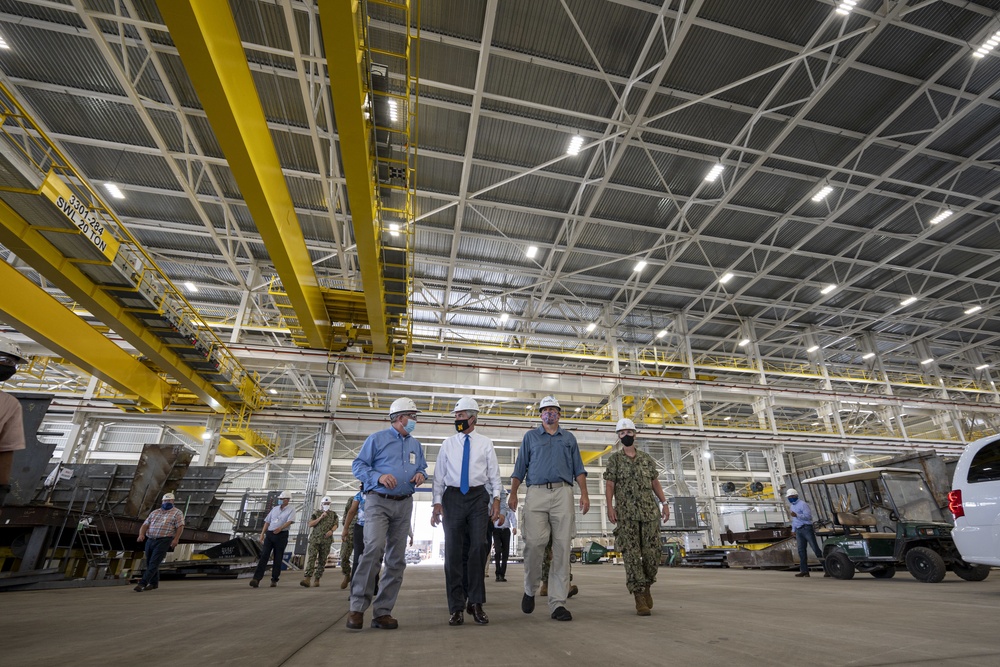 SECNAV Visits Huntington Ingalls Industries Pascagoula