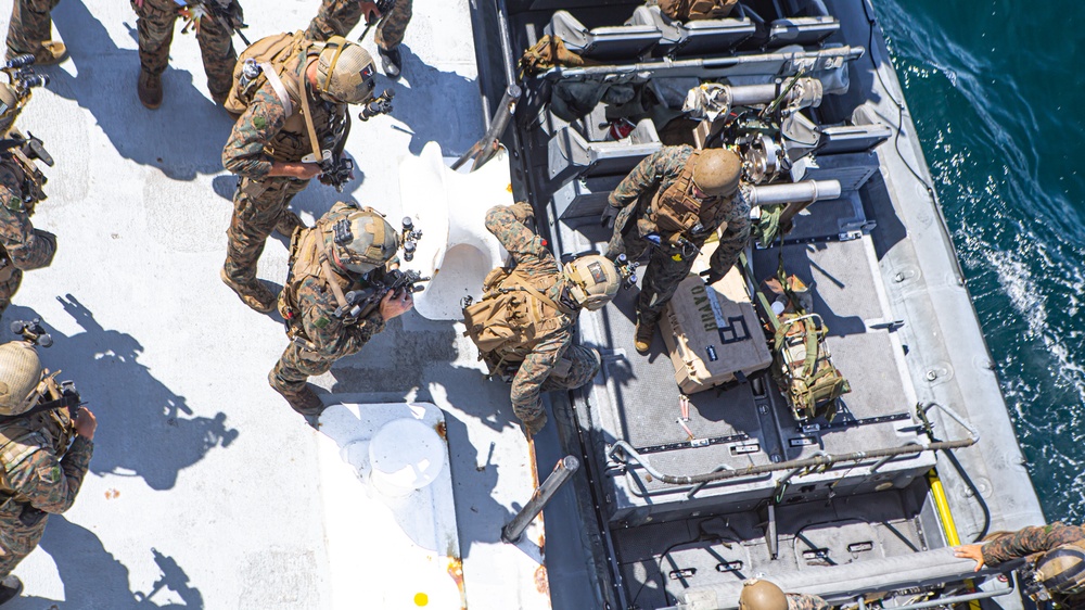15th MEU’s ADR Det conducts VBSS training
