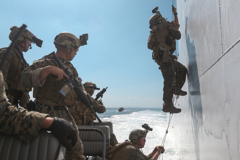 15th MEU All-Domain Reconnaissance Detachment conducts VBSS