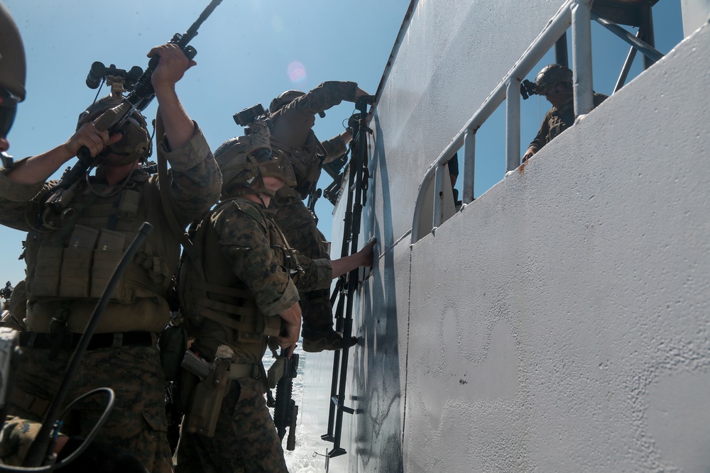 15th MEU All-Domain Reconnaissance Detachment conducts VBSS