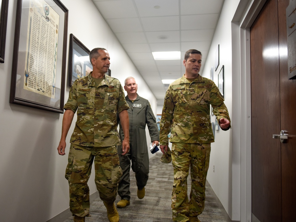 4AF and 914 ARW commanders tour Niagara's flying squadron