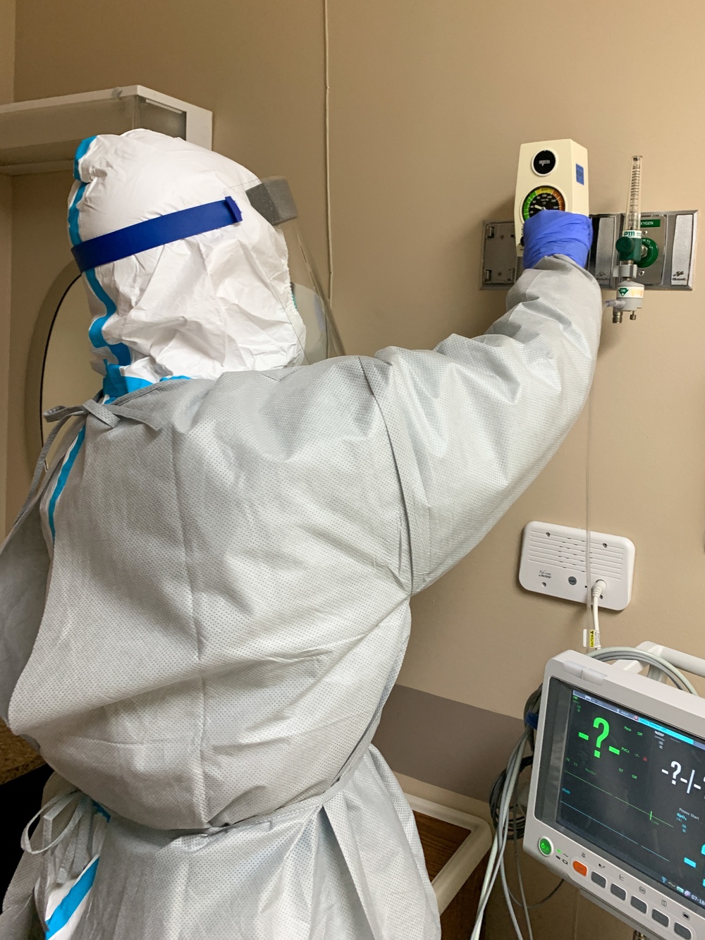 US Army critical care nurse provides support to staff at Houston hospital