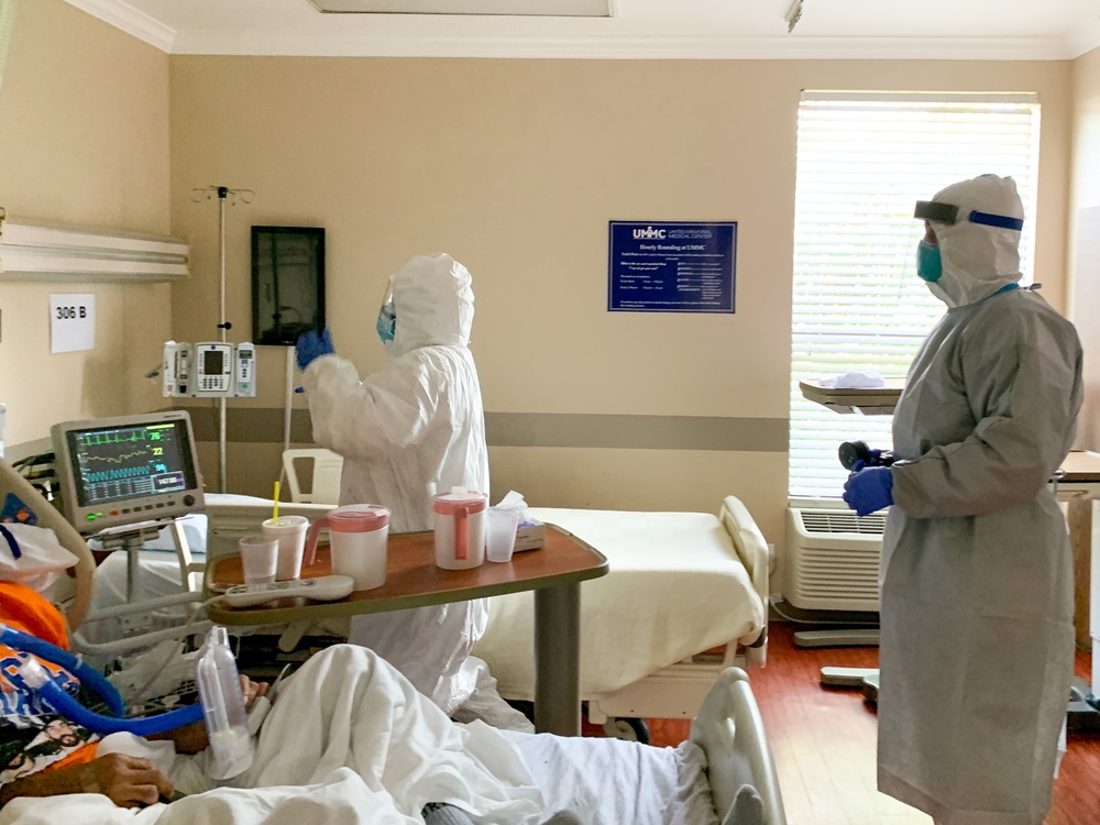 US Army critical care nurse provides support to staff at Houston hospital