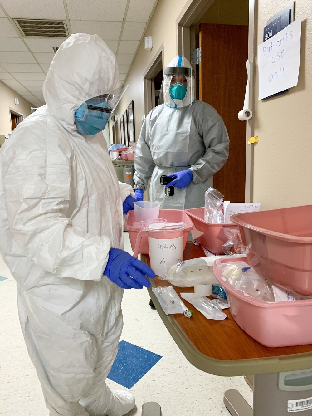 US Army critical care nurse provides support to staff at Houston hospital