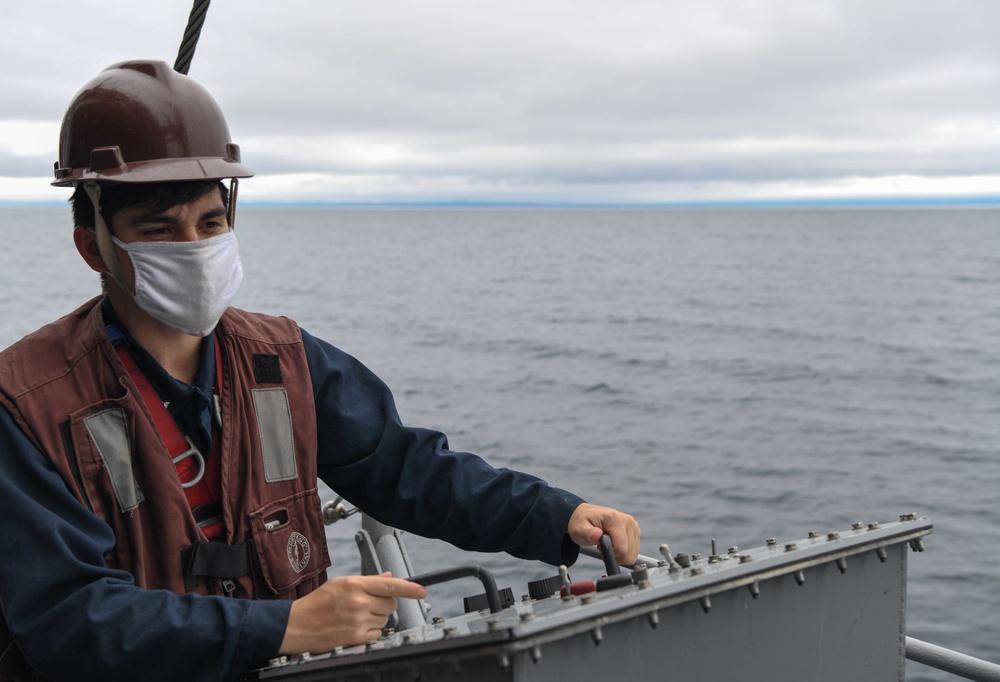 USS Pioneer sailors conduct mine hunting training