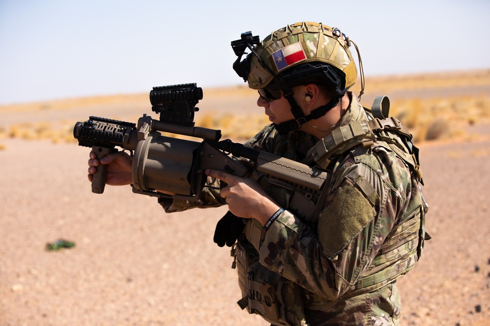 Special Forces trains soldiers on weapons systems