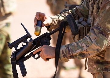 Special Forces train soldiers on weapon systems