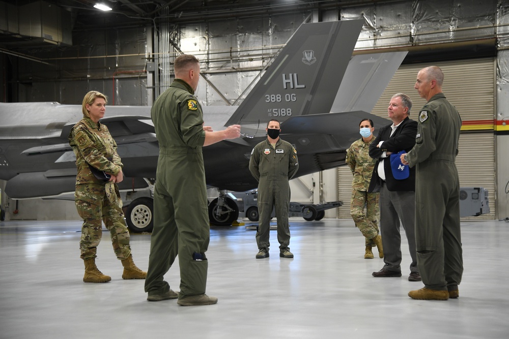 U.S. Rep. Lamborn visits Hill Air Force Base