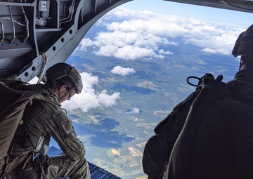 West Virginia Paratroopers work with New York Pilot to Conduct Training
