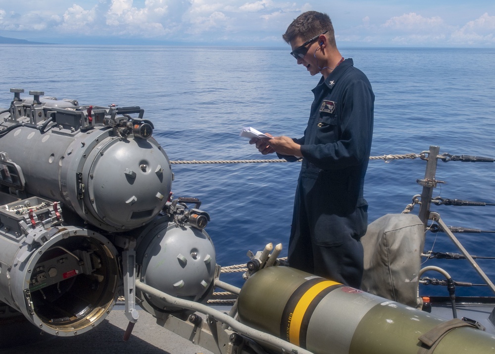 USS Mustin Conducts Local Test Fire