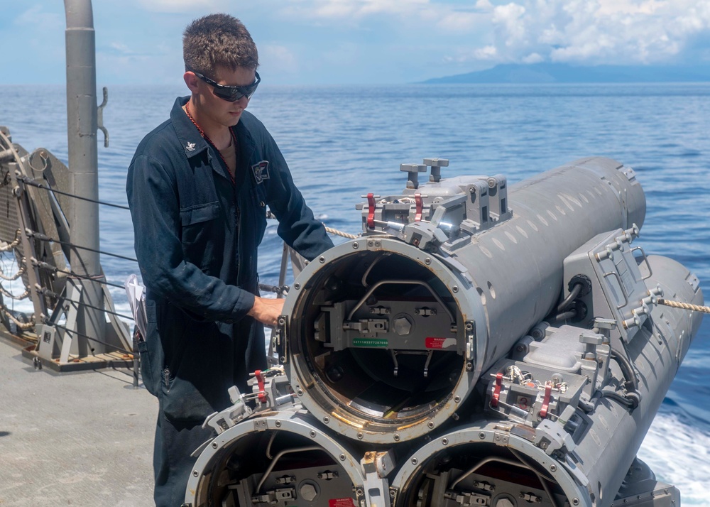 USS Mustin Conducts Local Test Fire