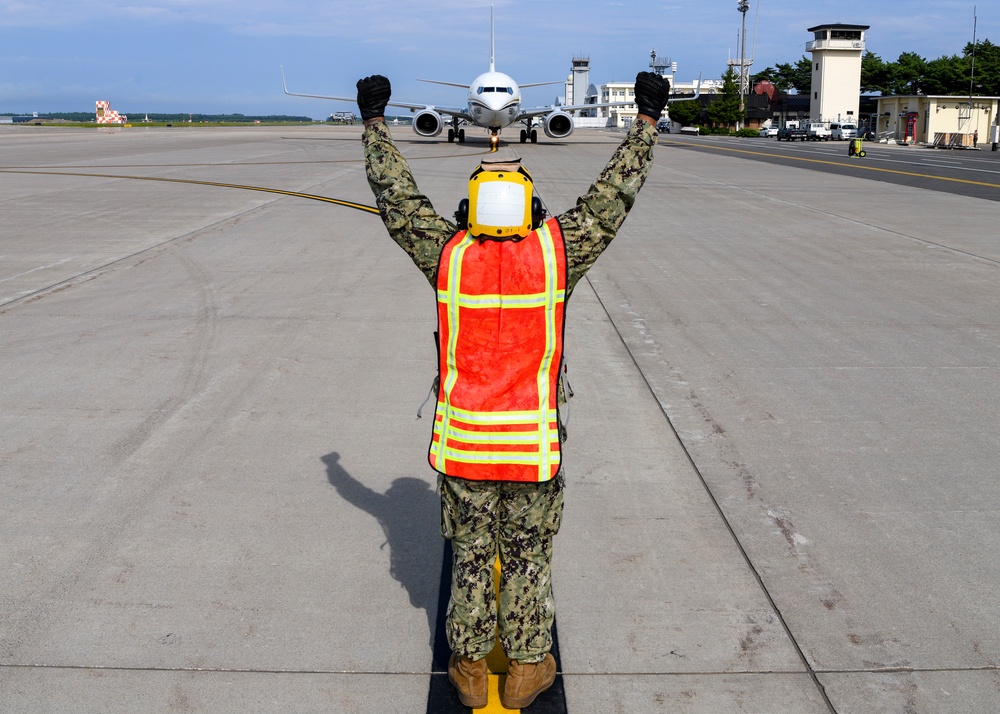 NAF Misawa and VR-58 Conduct Cargo Evolution