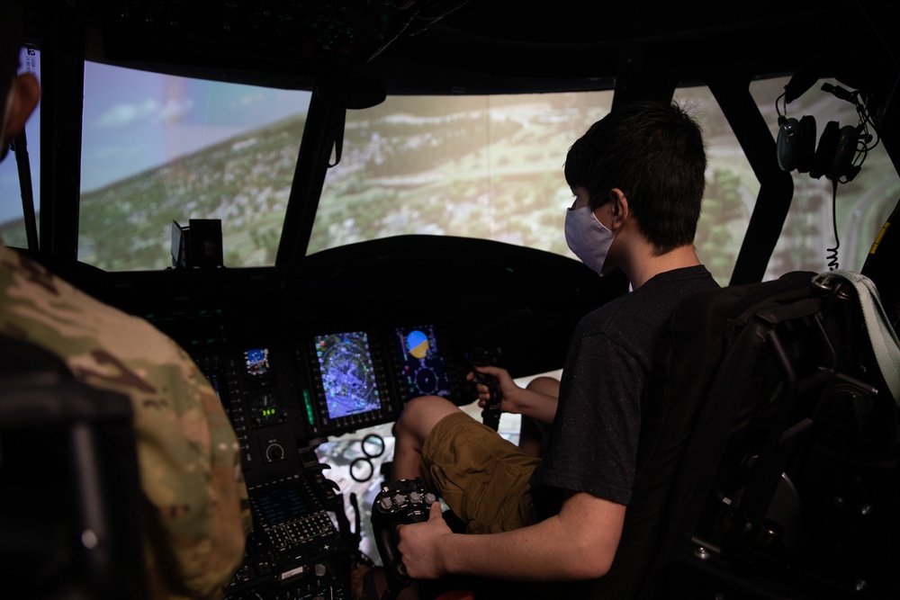 82nd Combat Aviation Brigade Family Readiness Group Learn Flight Simulations