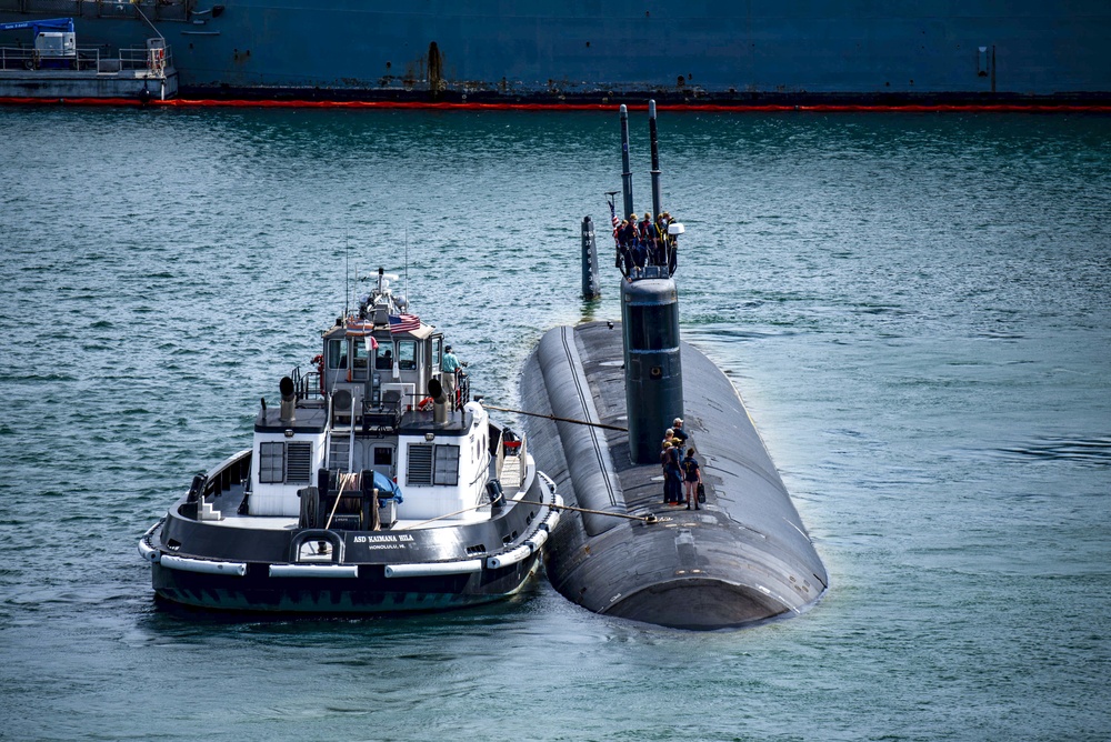 USS Cheyenne (SSN 773) Leaves for Deployment