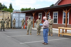 Fmr SECDEF Gates visits with WA Guardsmen [Image 4 of 6]