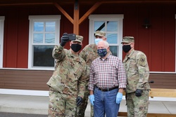 Fmr SECDEF Gates visits with WA Guardsmen [Image 5 of 6]