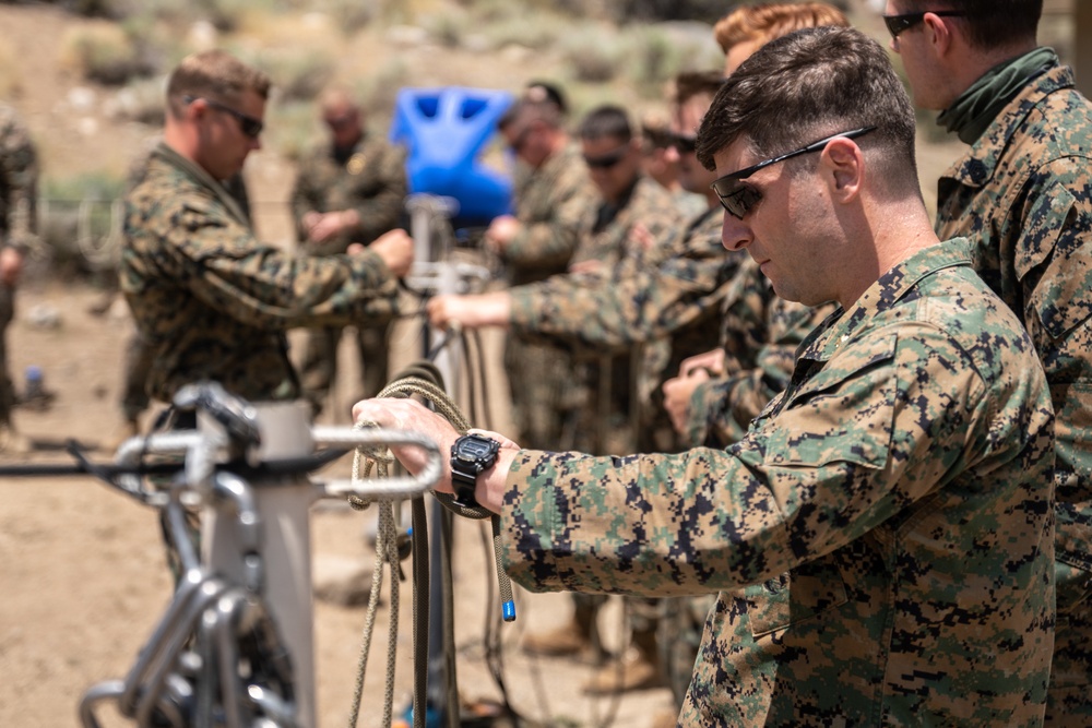 E Co, 4th Recon Conducts a Knot Tying Class